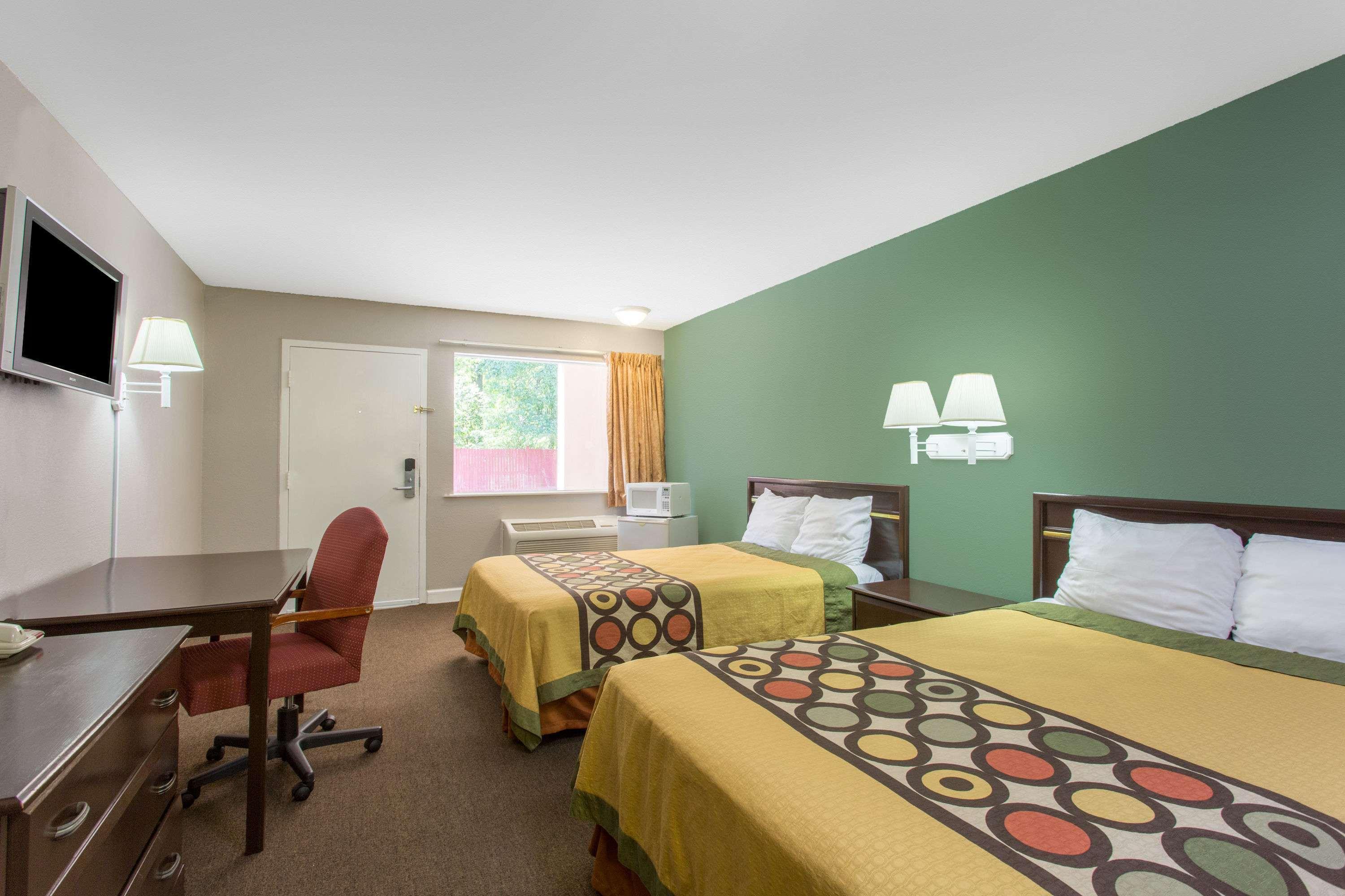 Super 8 By Wyndham Durham/University Area Nc Exterior photo