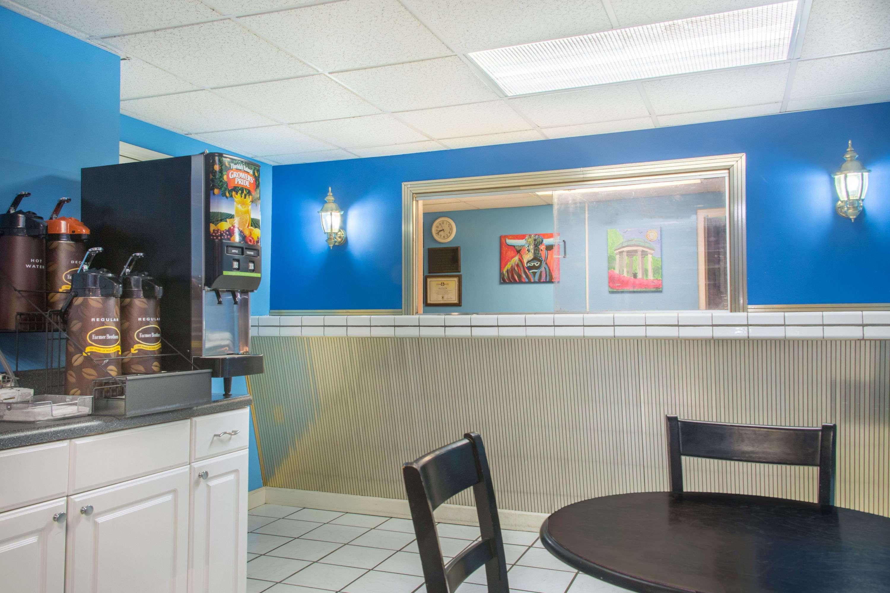 Super 8 By Wyndham Durham/University Area Nc Exterior photo